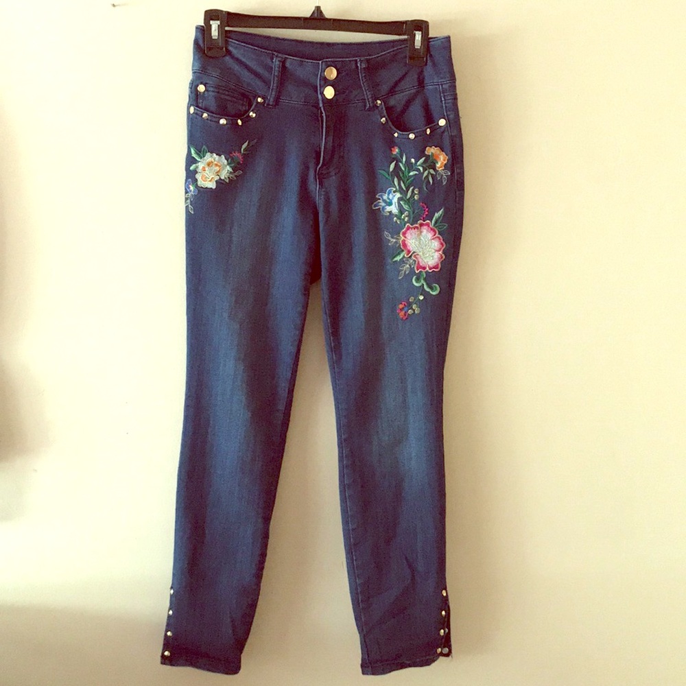 Thalia Sodi Embroidery ankle jeans